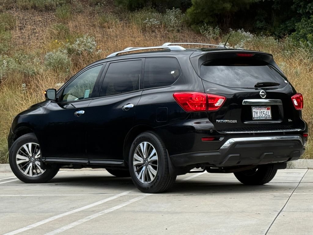 Used 2017 Nissan Pathfinder SL FWD image 2