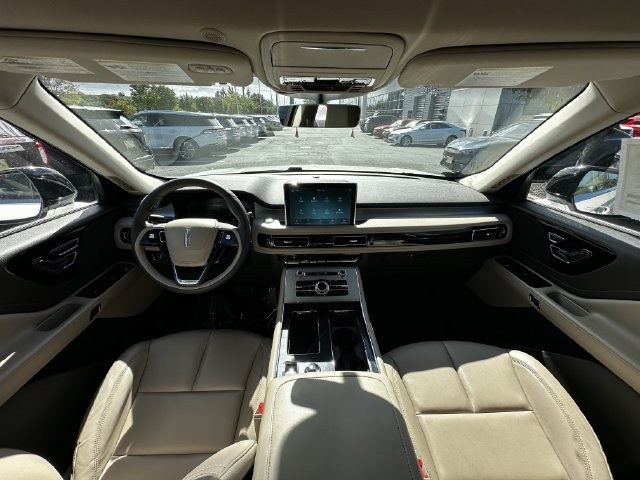 Certified 2024 Lincoln Aviator AWD w/ Elements Package image 3