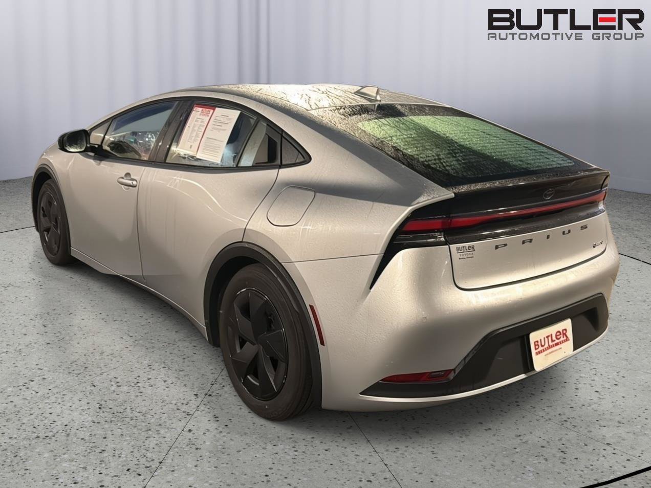 Certified 2025 Toyota Prius LE FWD image 4