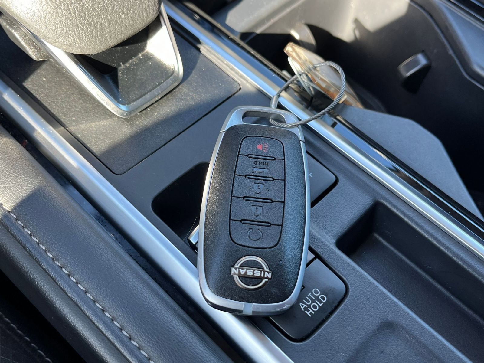 Used 2025 Nissan Pathfinder SV image 27