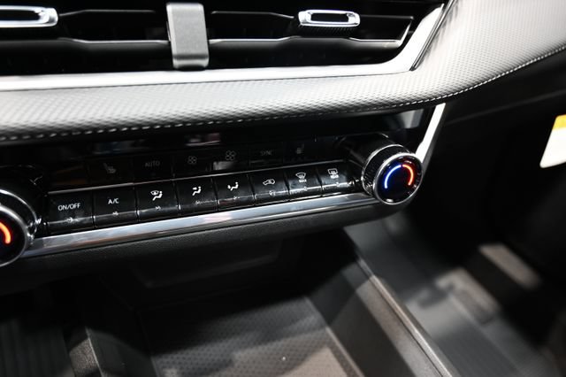 New 2026 Chevrolet Equinox LT w/ Convenience Package II FWD image 17