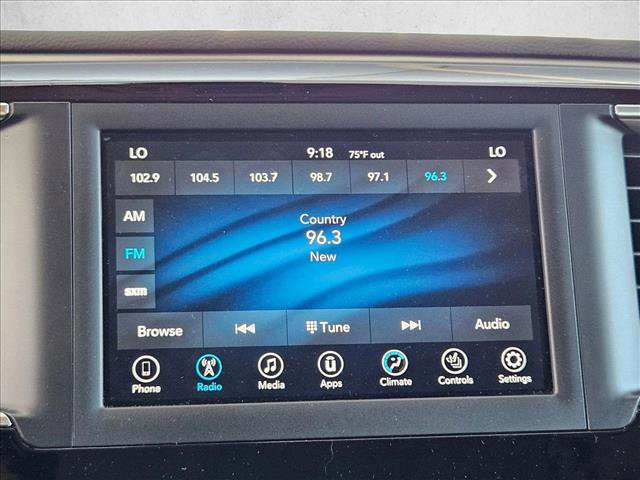 Used 2020 Chrysler Pacifica Touring-L image 11