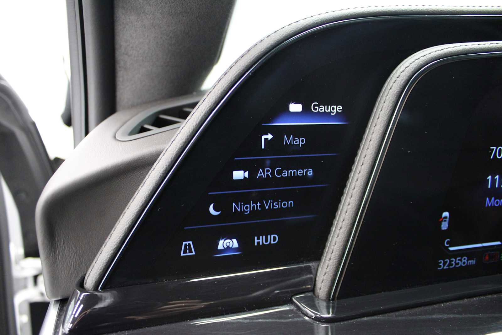 Used 2023 Cadillac Escalade V w/ LPO, ONYX Package image 26