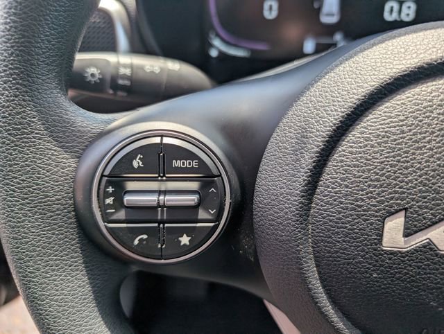 Used 2023 Kia Soul LX w/ LX Technology Package FWD image 16