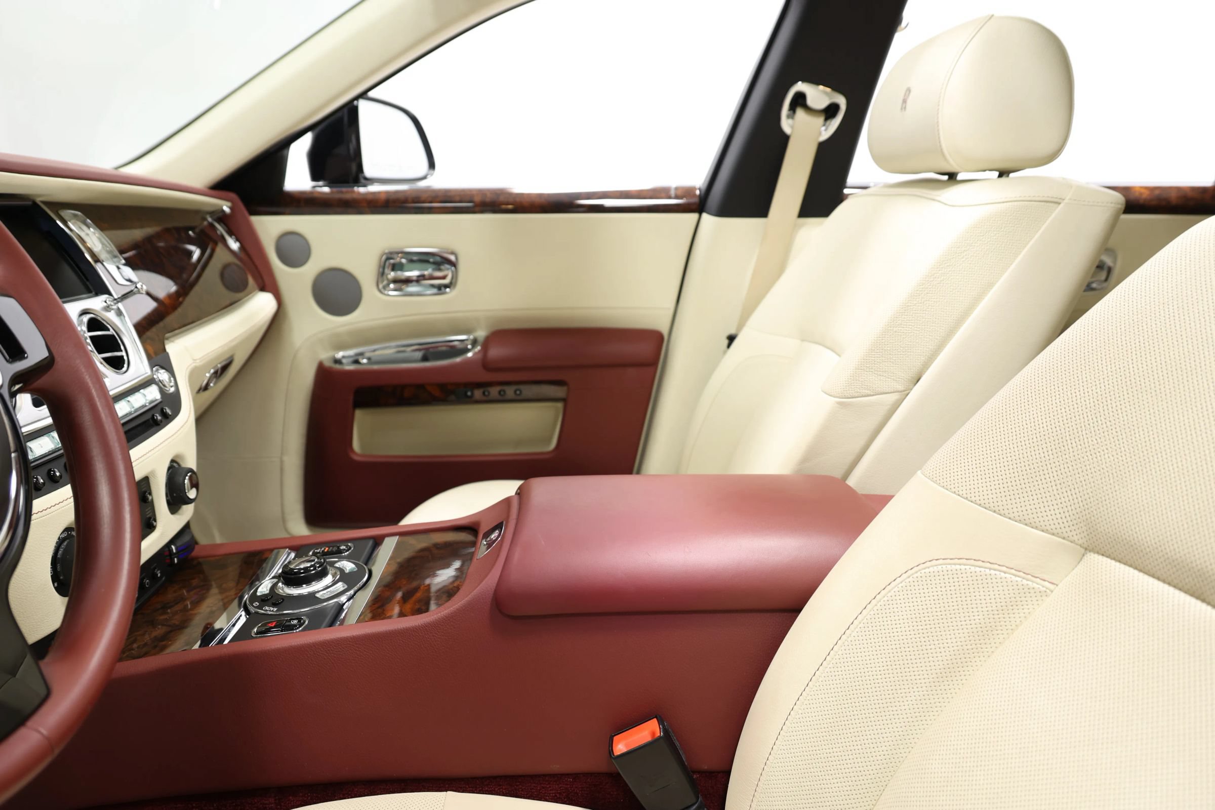 Used 2013 Rolls-Royce Ghost RWD image 21