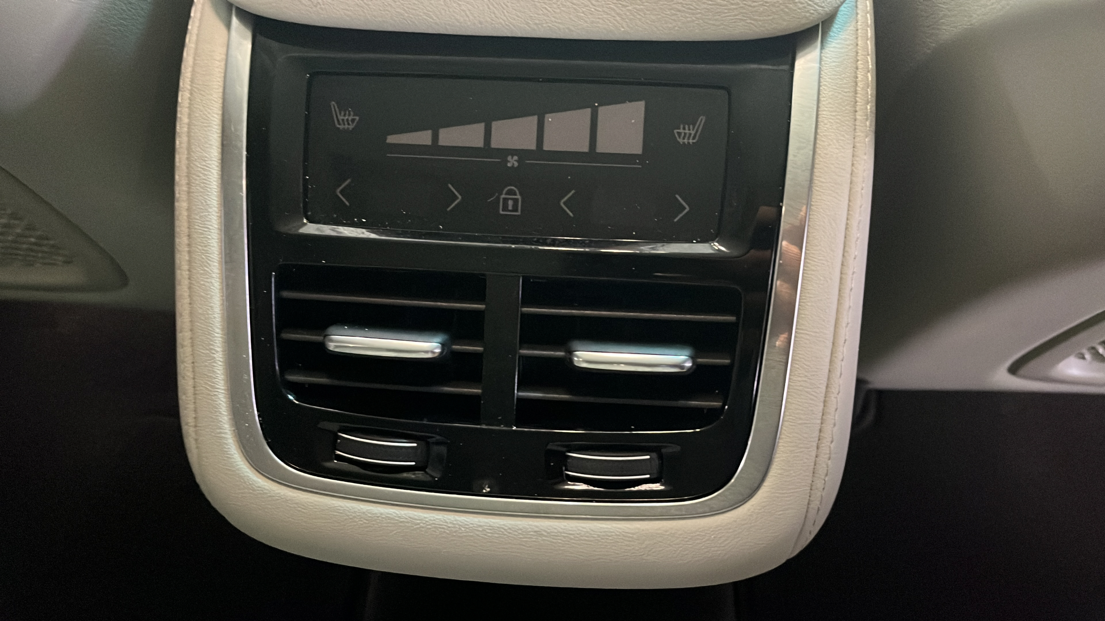 New 2026 Volvo XC90 B6 Ultra w/ Protection Package AWD/4WD image 19
