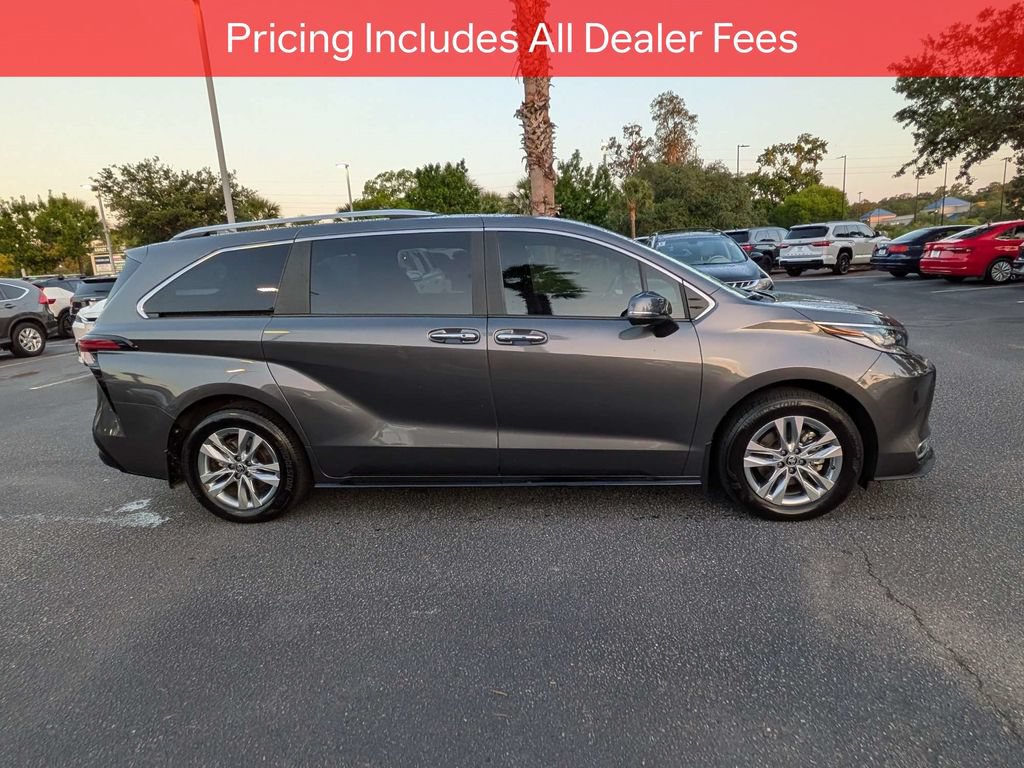 Used 2025 Toyota Sienna Limited FWD image 4