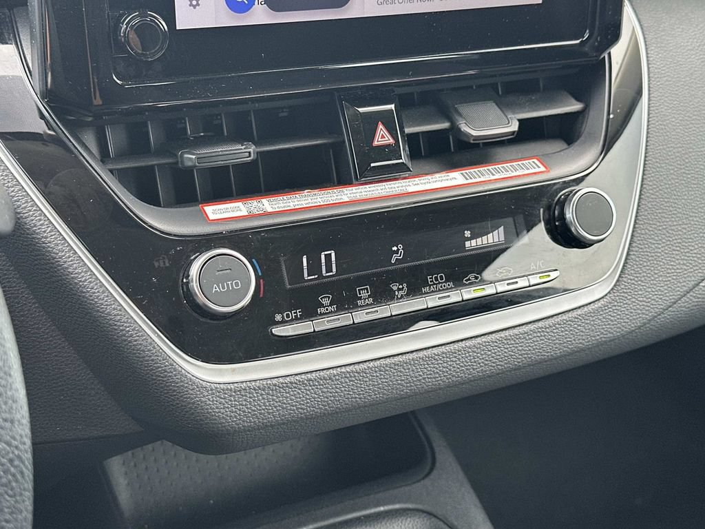 Used 2025 Toyota Corolla LE FWD image 28