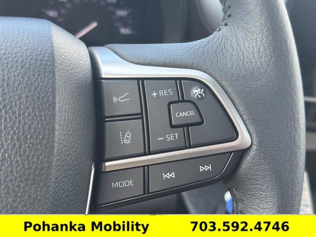 Used 2024 Toyota Sienna XLE FWD image 13