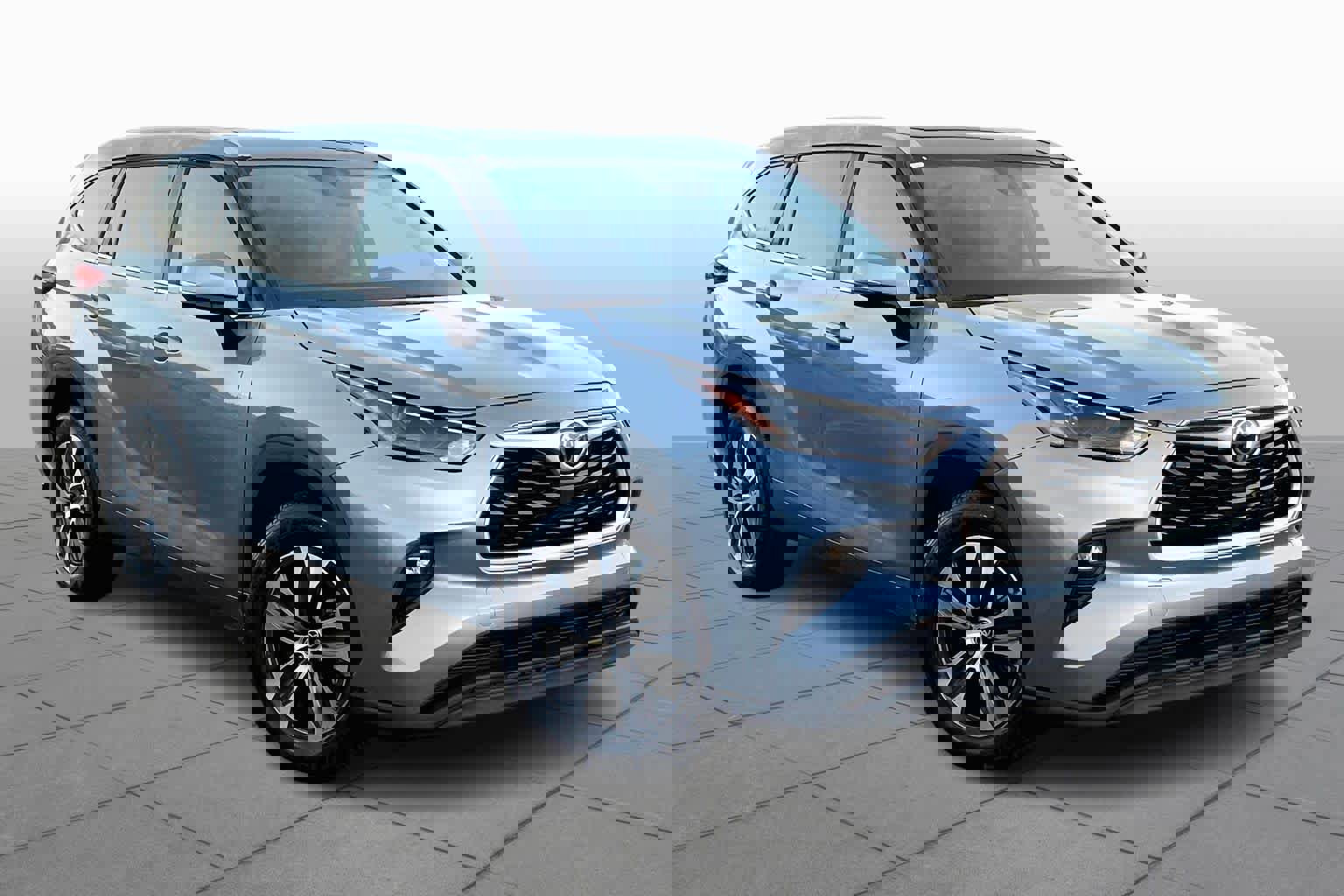 Used 2023 Toyota Highlander XLE image 3