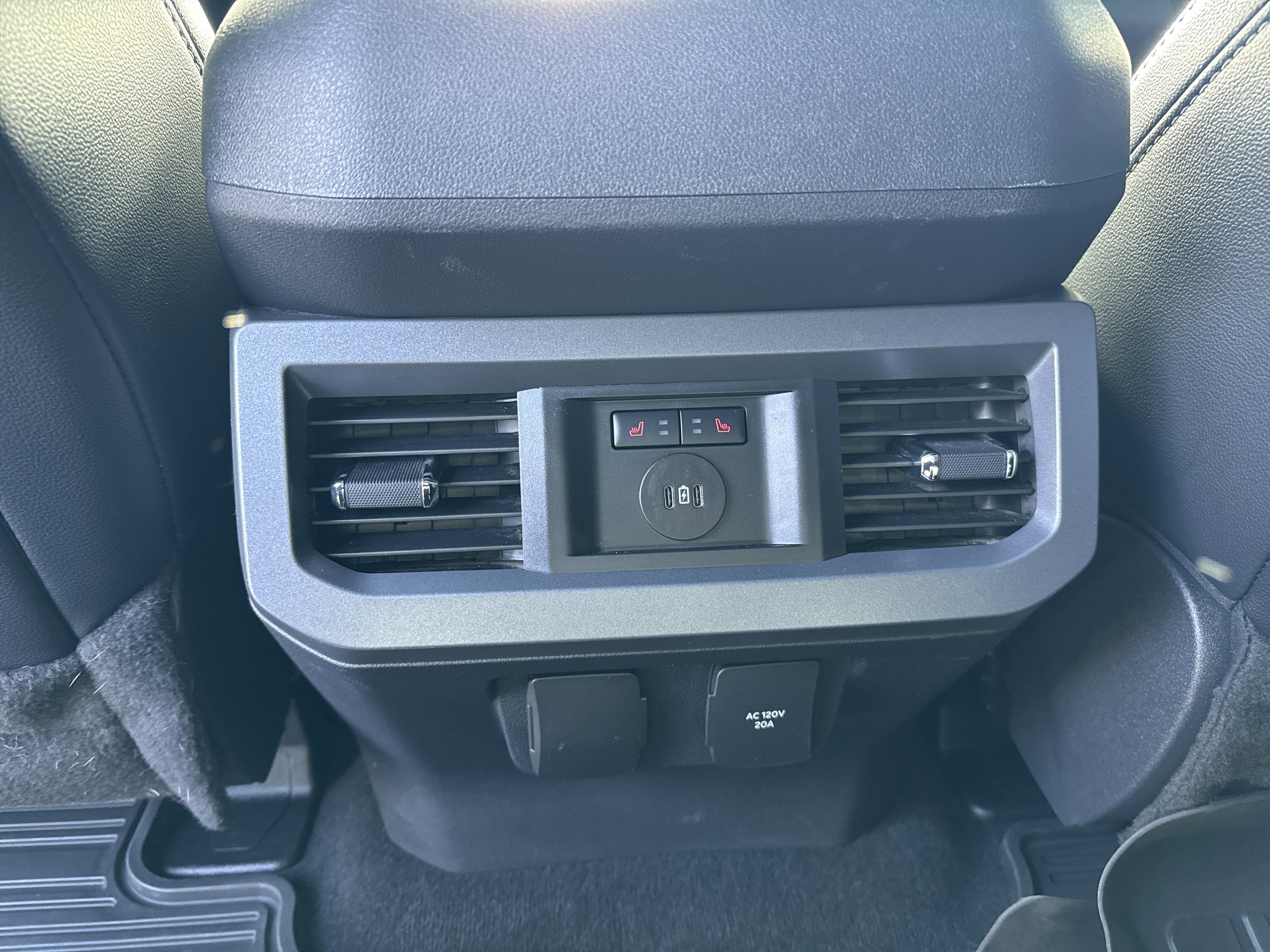 Used 2024 Ford F350 Lariat w/ Black Appearance Package image 16