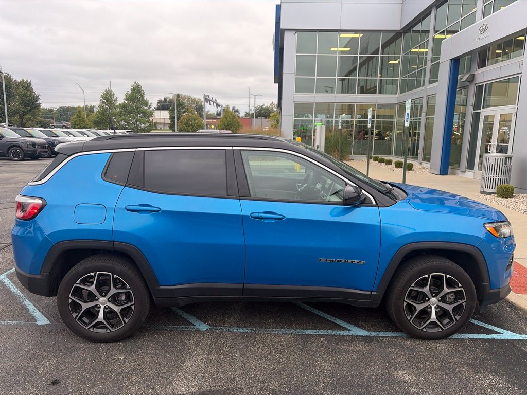 Used 2024 Jeep Compass Limited AWD/4WD image 4