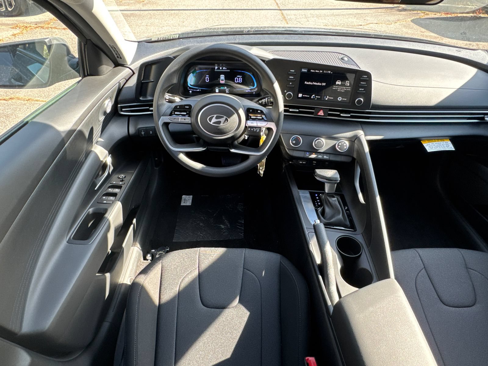 New 2026 Hyundai Elantra SE FWD image 23