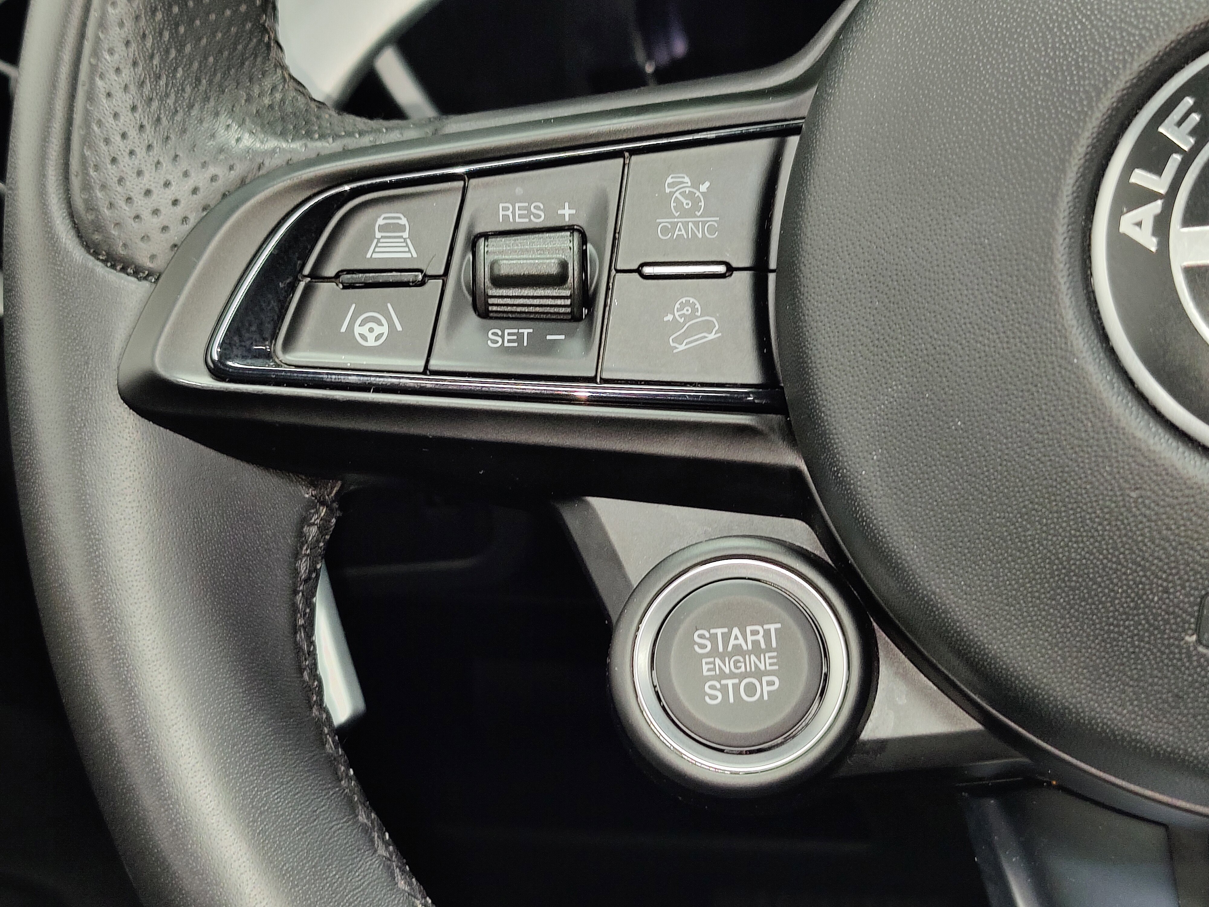 Certified 2024 Alfa Romeo Stelvio Veloce image 34