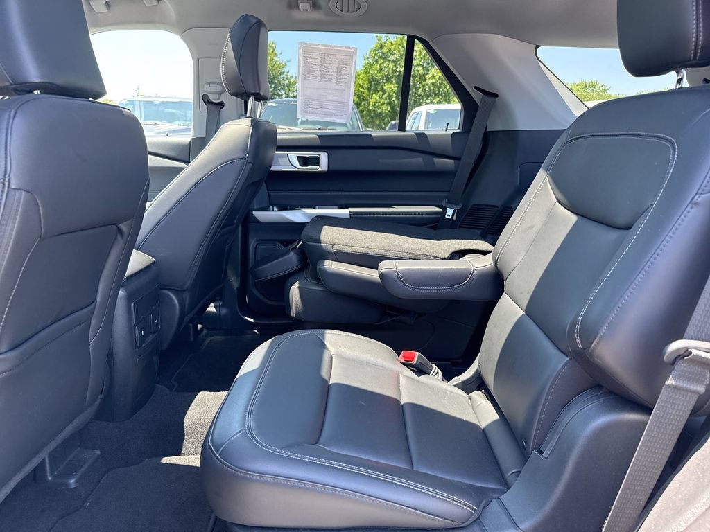 Used 2024 Ford Explorer XLT w/ Equipment Group 202A AWD/4WD image 23