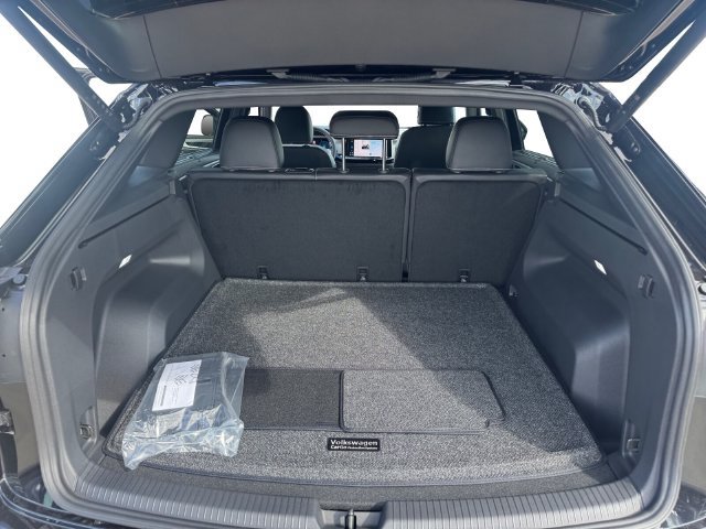 New 2026 Volkswagen Atlas Cross Sport SE FWD image 12