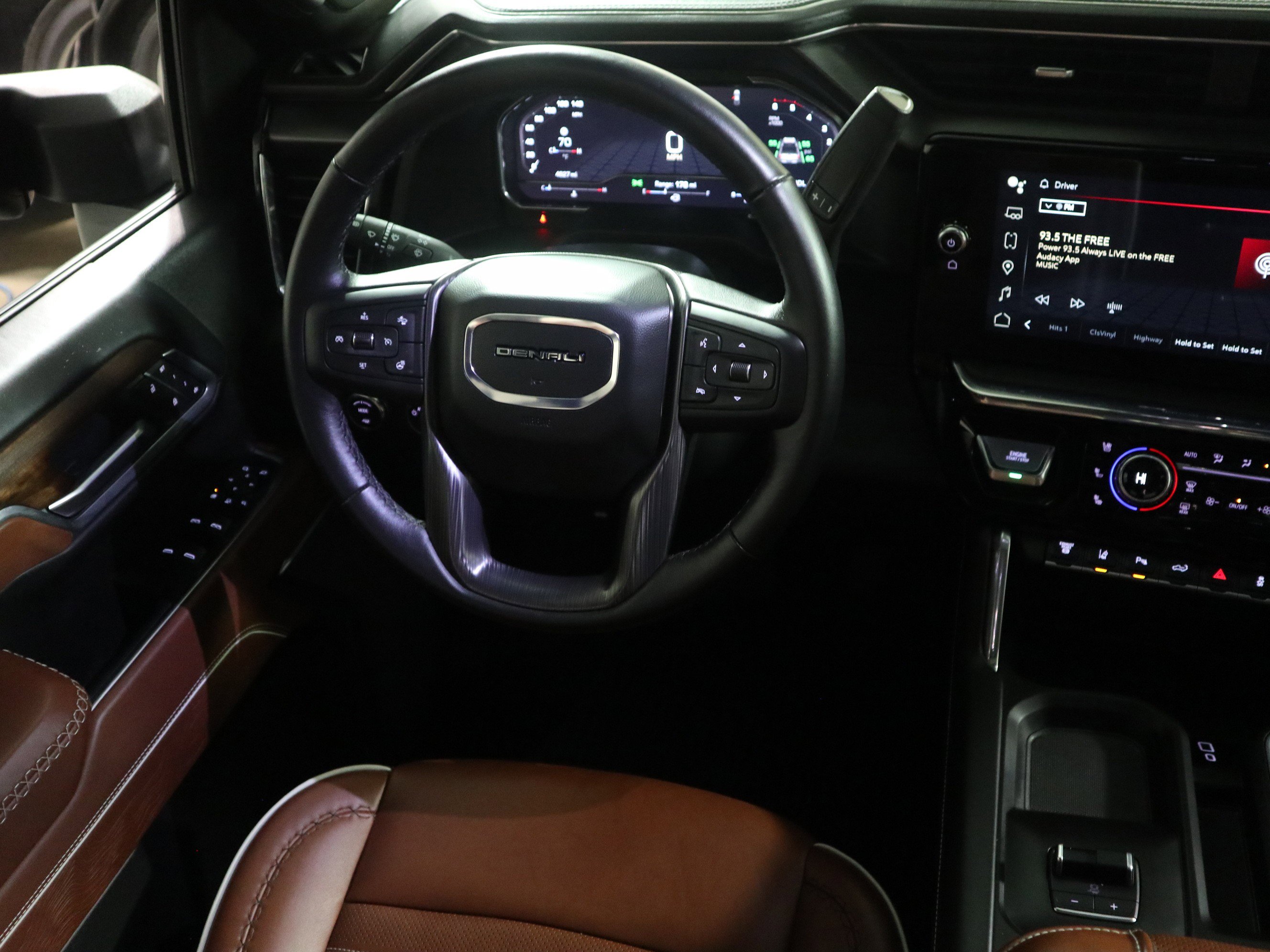 Used 2025 GMC Sierra 2500 Denali Ultimate image 16