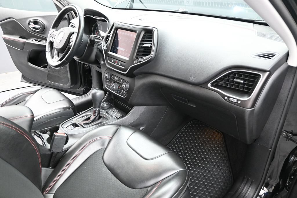 Used 2021 Jeep Cherokee Trailhawk AWD/4WD image 29