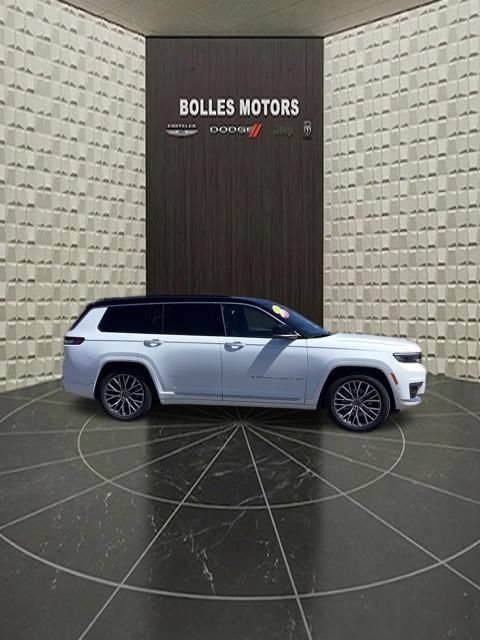 Used 2025 Jeep Grand Cherokee L Summit AWD/4WD image 3
