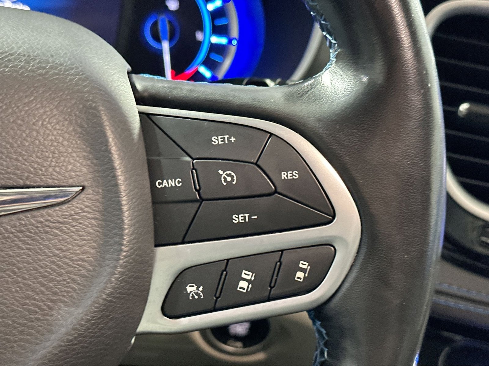 Used 2021 Chrysler Pacifica Touring-L image 20