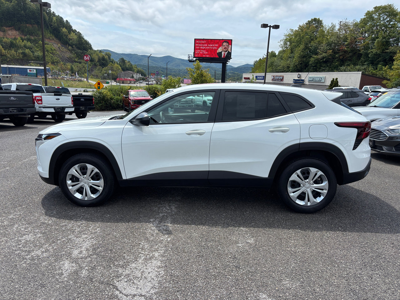 Used 2025 Chevrolet Trax LS image 2