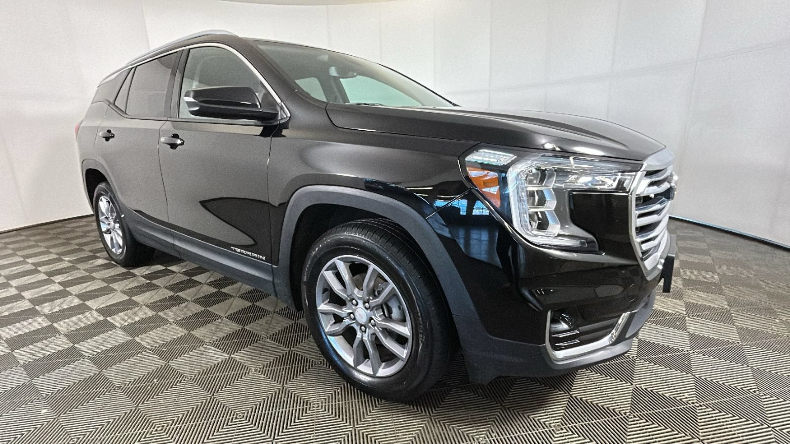 Used 2024 GMC Terrain SLT AWD/4WD video 3