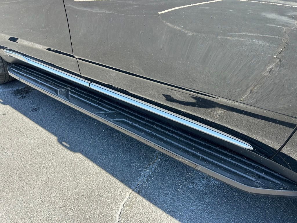 Used 2024 Cadillac Escalade ESV Premium Luxury RWD image 28