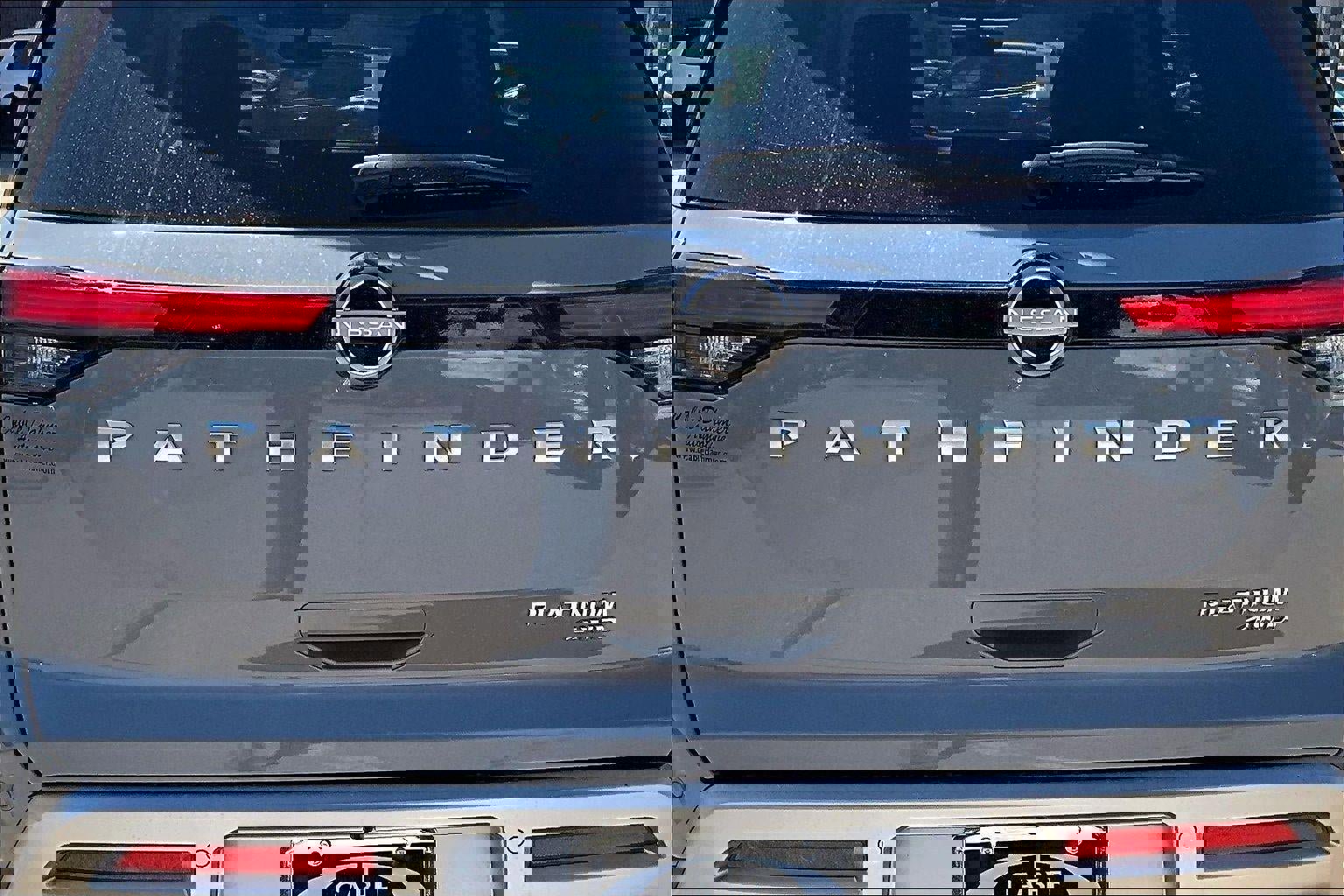 Used 2024 Nissan Pathfinder Platinum image 24