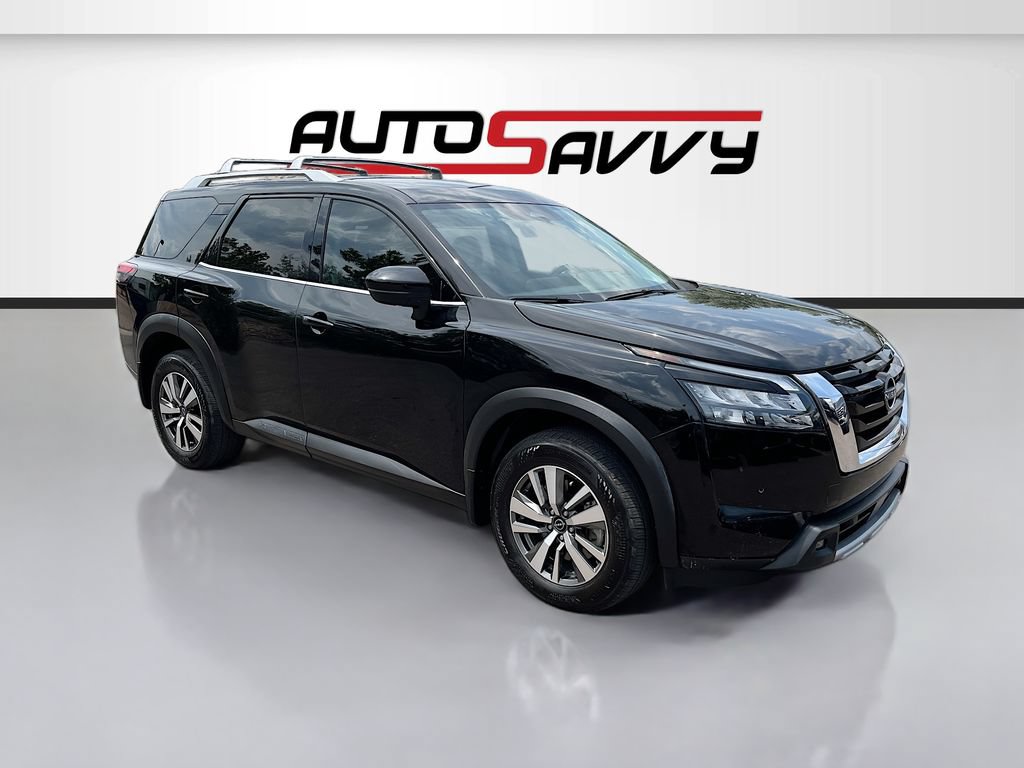 Used 2025 Nissan Pathfinder SL AWD/4WD image 1
