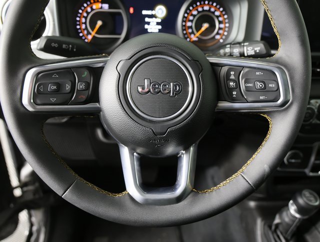 Used 2025 Jeep Wrangler Sahara image 13