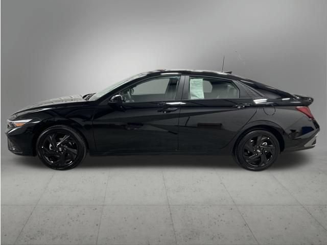 Used 2026 Hyundai Elantra Sport FWD image 2