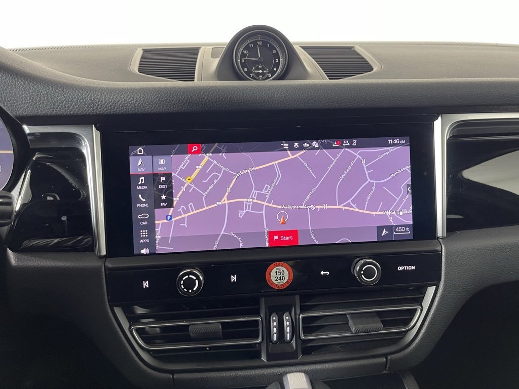 Certified 2025 Porsche Macan image 30