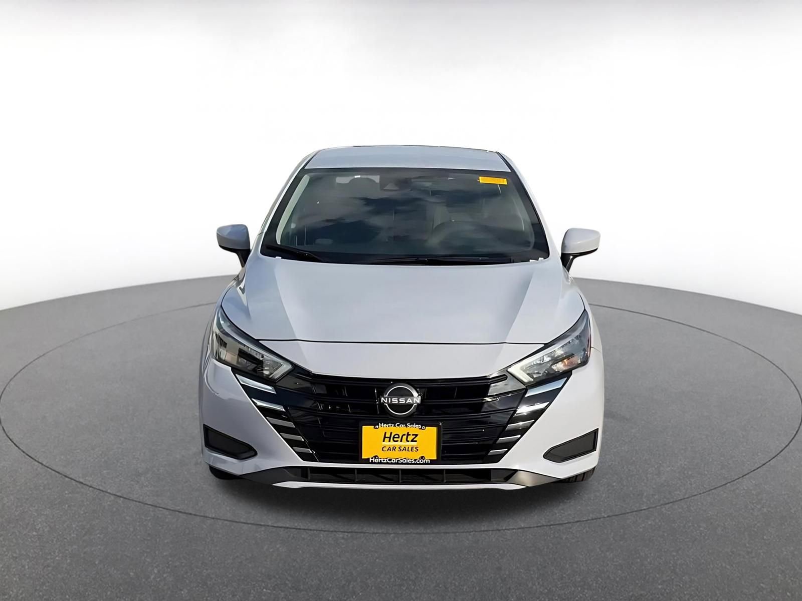 Used 2025 Nissan Versa SV FWD image 4