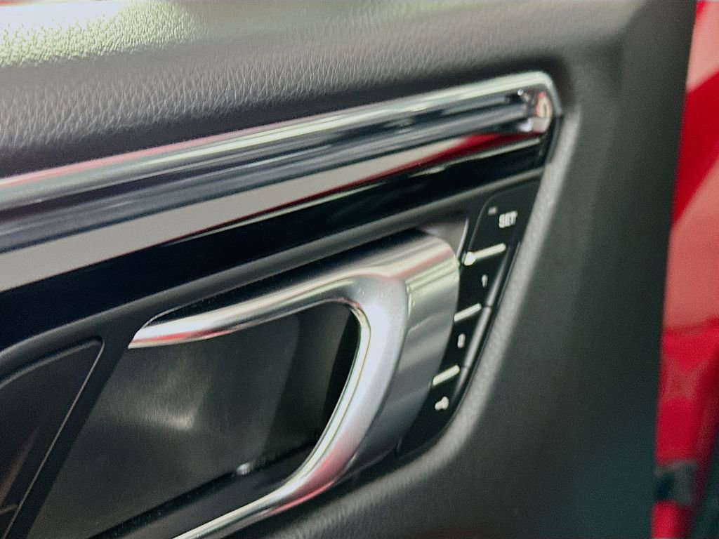 Certified 2026 Porsche Macan image 20