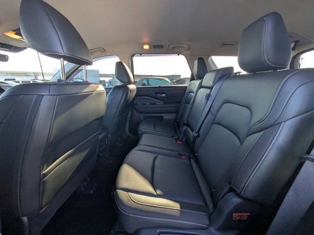 Used 2023 Nissan Pathfinder SL w/ Lighting Package (N92) image 12