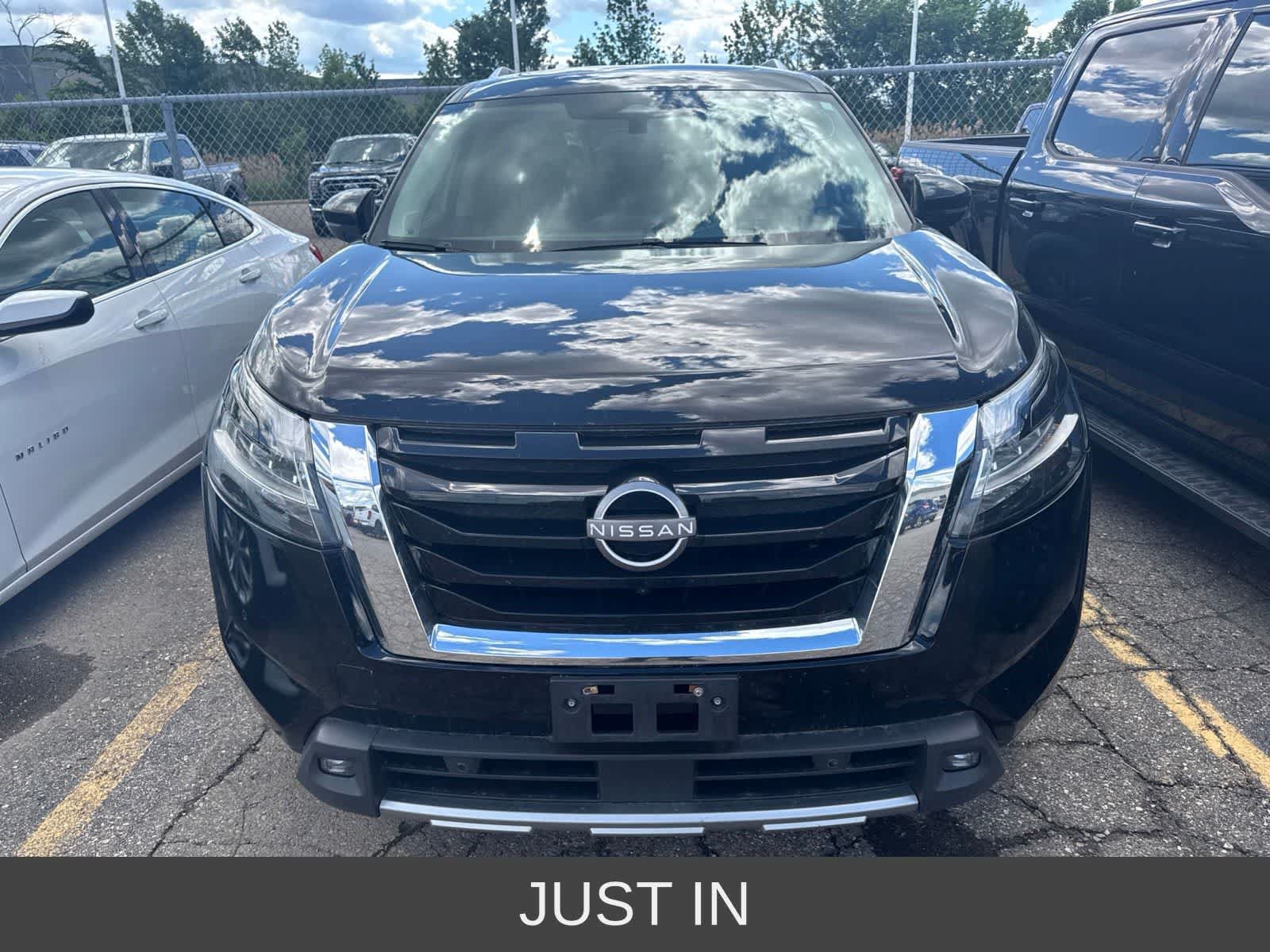 Used 2022 Nissan Pathfinder SL AWD/4WD image 29