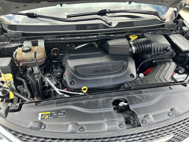 Used 2020 Chrysler Pacifica Touring-L FWD image 29
