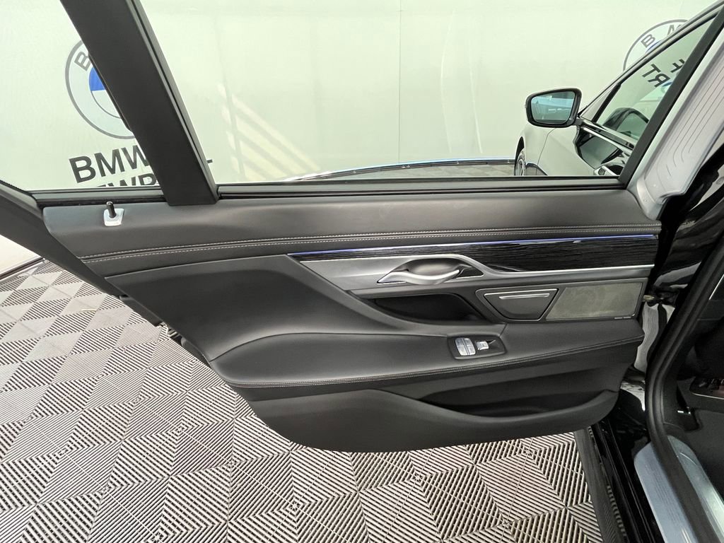 Used 2021 BMW 740i xDrive w/ M Sport Package AWD/4WD image 25