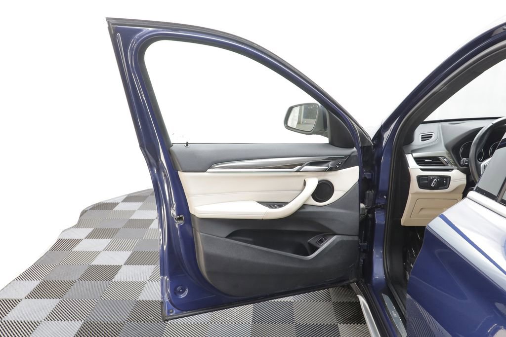 Used 2021 BMW X1 xDrive28i w/ Premium Package image 5