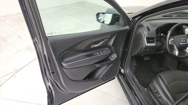 Used 2024 GMC Terrain SLT image 15