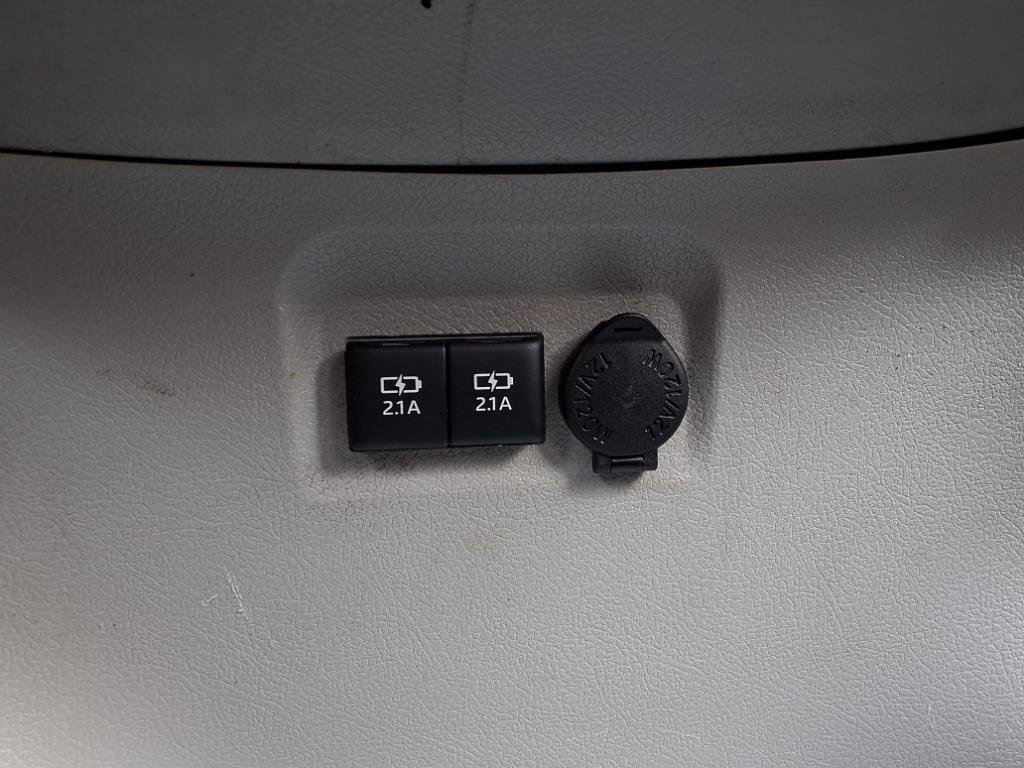 Used 2020 Toyota Sienna L image 21