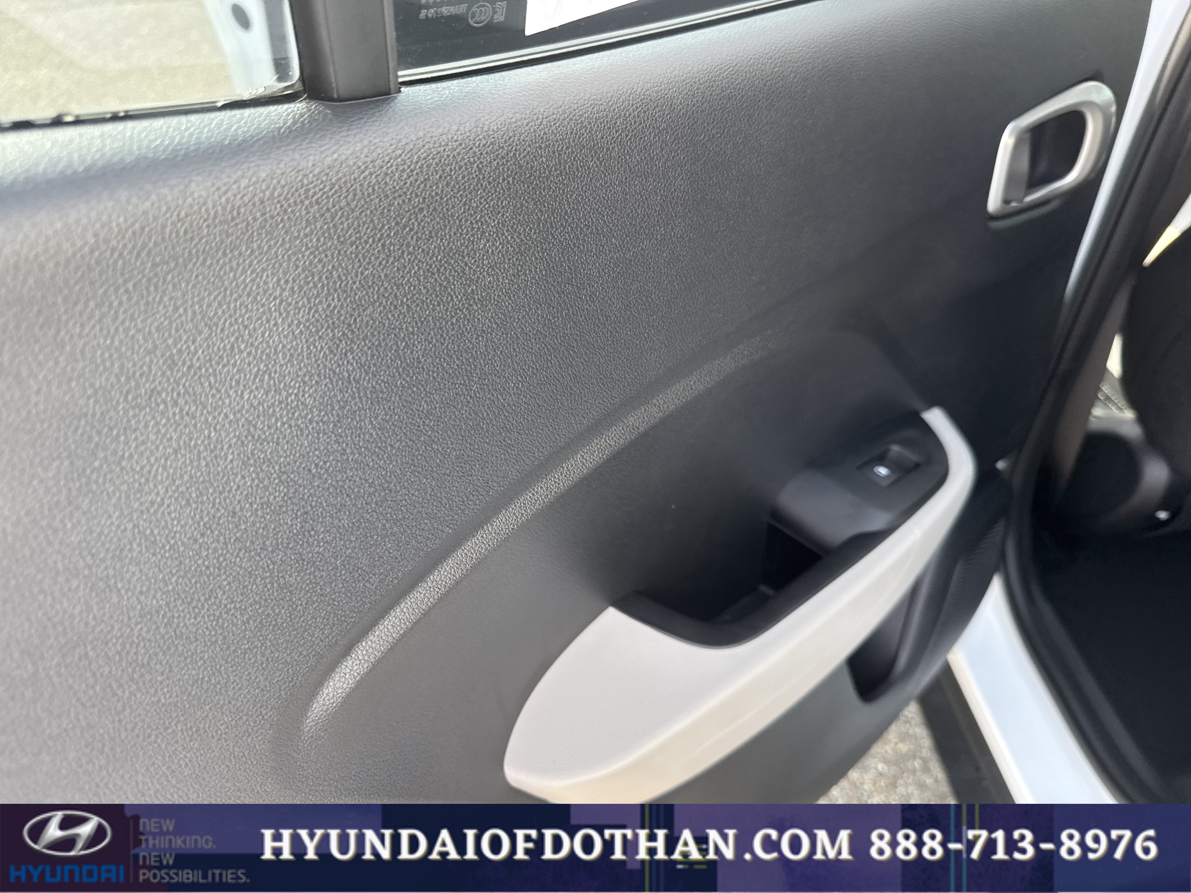 Certified 2025 Hyundai Venue SEL FWD image 11