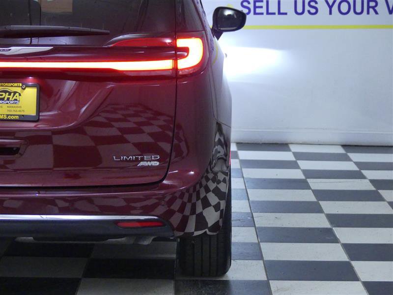 Used 2023 Chrysler Pacifica Limited AWD/4WD image 34