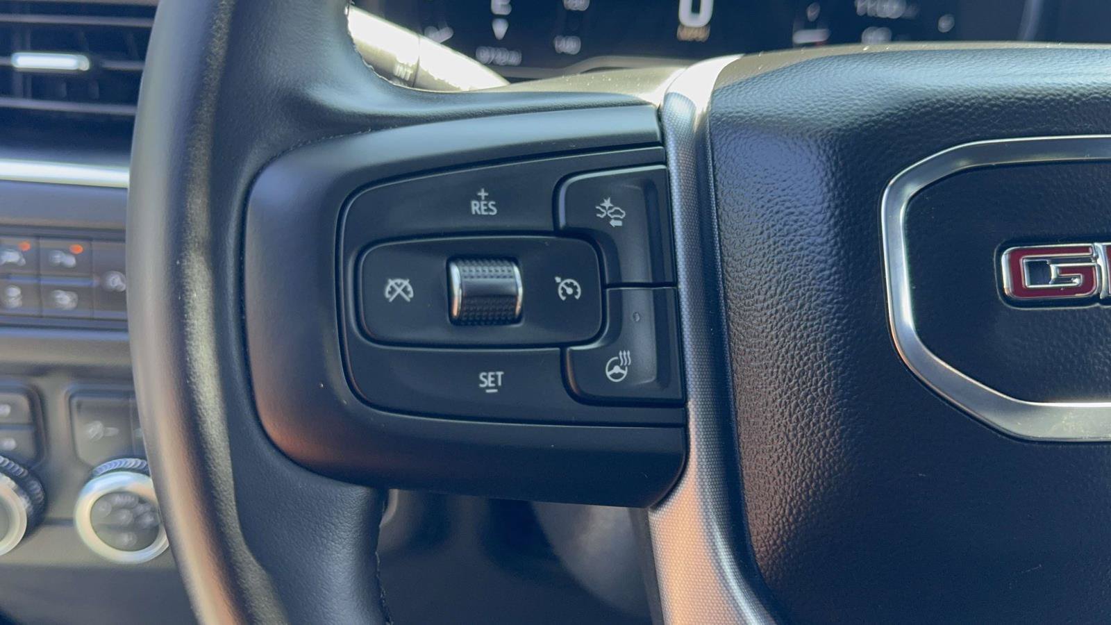 Used 2024 GMC Yukon SLT w/ SLT Luxury Package AWD/4WD image 18