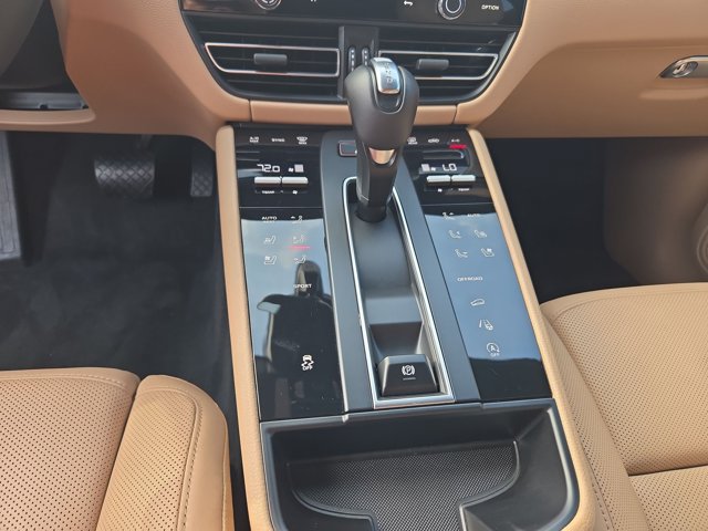 Used 2025 Porsche Macan Turbo AWD/4WD image 14