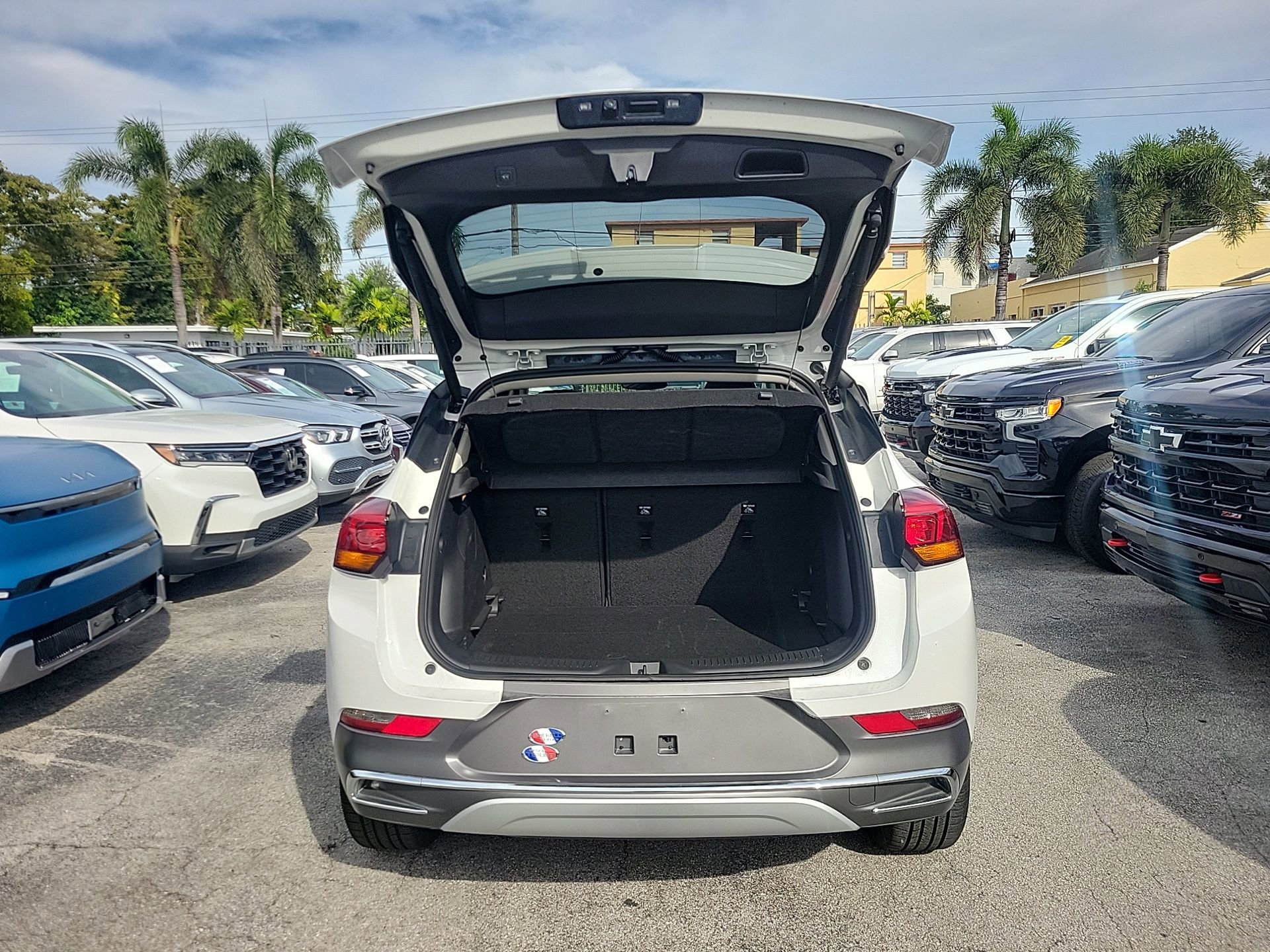 Used 2023 Buick Encore GX Essence w/ Experience Buick Package image 15