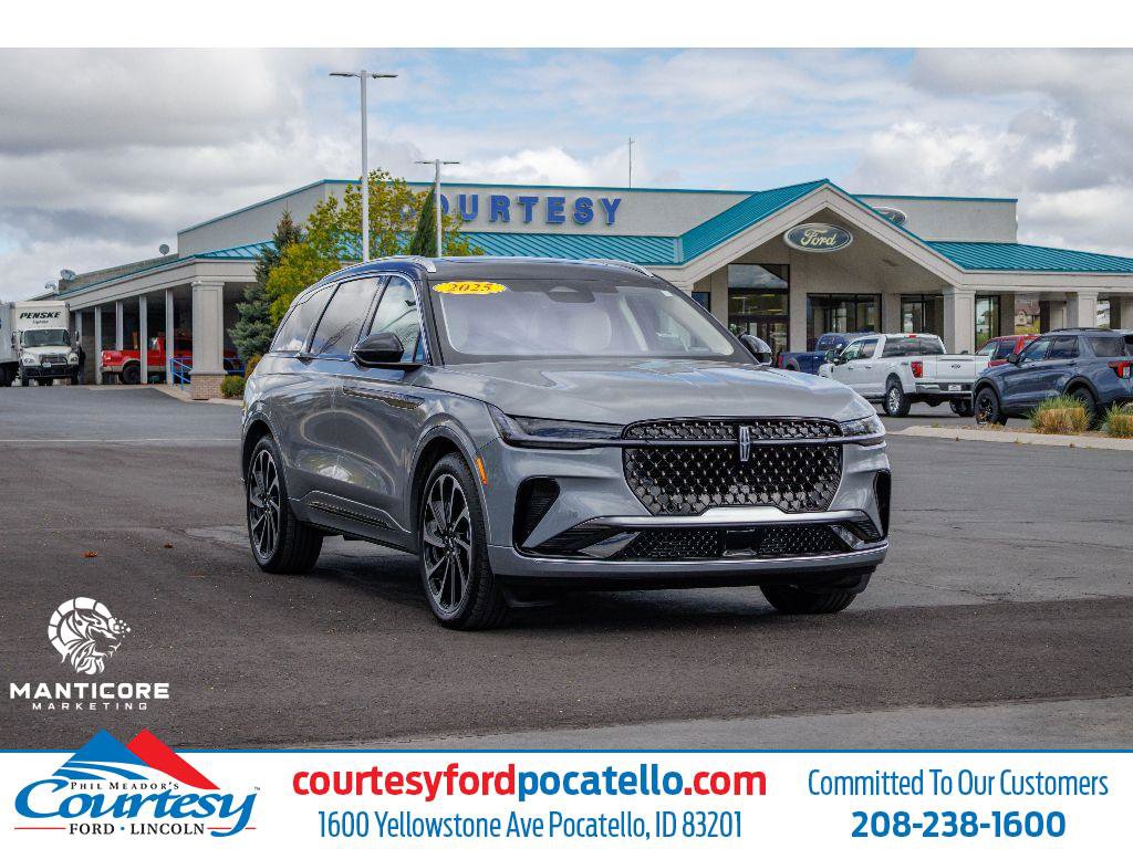 Used 2025 Lincoln Nautilus Black Label AWD/4WD image 1