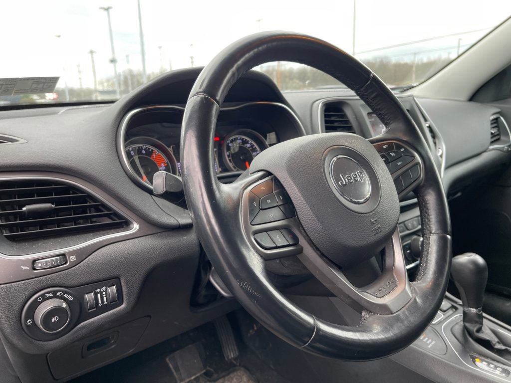 Used 2019 Jeep Cherokee Latitude Plus w/ Cold Weather Group image 15