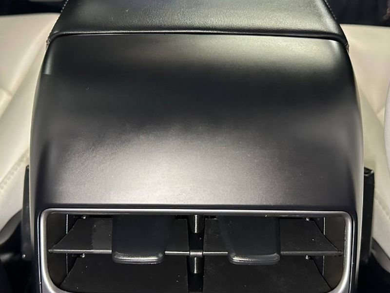 Used 2025 Tesla Model Y Performance image 36