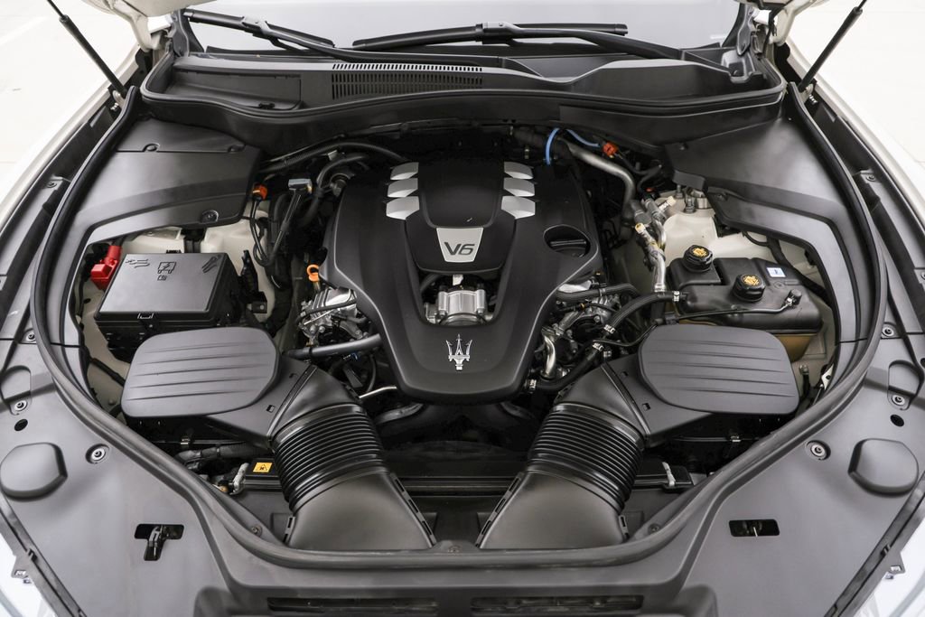 Used 2021 Maserati Levante image 19